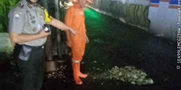 Screenshot_20260123_011350 - Deteksi Jaya Peduli Keselamatan Warga, Bhabinkamtibmas Polsek Tambora Duri Selatan Bersama PPSU Timbun Lubang Jalan