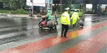 Screenshot_2026_0129_211332 - Deteksi Jaya Sentuhan Kepedulian Polisi, AKP Yeni Bantu Warga Berkebutuhan Khusus di Traffic Light Cengkareng