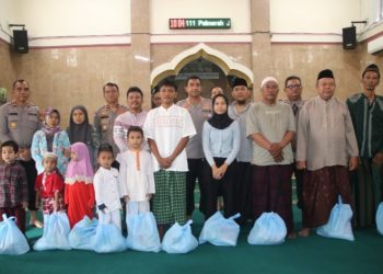 Kapolres Metro Jakarta Barat Gelar Jum’at Berkah di Masjid Nurul Amal Palmerah
