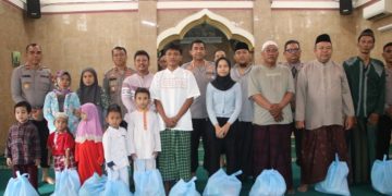 Kapolres Metro Jakarta Barat Gelar Jum’at Berkah di Masjid Nurul Amal Palmerah