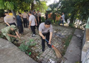 Polsek Tambora Bersama Tiga Pilar Gelar Kerja Bakti Taman Kota, Wujudkan Lingkungan Bersih dan Nyaman