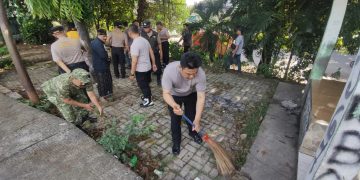 Polsek Tambora Bersama Tiga Pilar Gelar Kerja Bakti Taman Kota, Wujudkan Lingkungan Bersih dan Nyaman