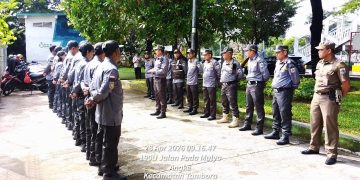 Manpol Tambora Beri Pembinaan Satlinmas, Tekankan Ketertiban Jalan Protokol