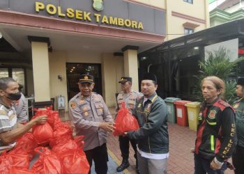 POLSEK TAMBORA BAGIKAN 35 PAKET SEMBAKO SABUK KAMTIBMAS, PERKUAT SINERGITAS DENGAN MASYARAKAT