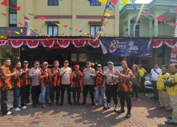 Polsek Tambora Perkuat Sinergitas Melalui Pembagian 35 Paket Sembako Sabuk Kamtibmas