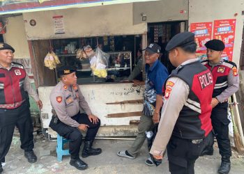 Patroli Dialogis Sat Samapta Polres Metro Jakbar Sambangi Warung Warga, Pererat Kedekatan Polisi dan Masyarakat