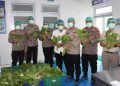 Kapolres Metro Jakarta Barat Tinjau SPPG dan Panen Sayuran Pokcoy Di Greenhouse SPPG Polri Palmerah