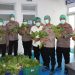 Kapolres Metro Jakarta Barat Tinjau SPPG dan Panen Sayuran Pokcoy Di Greenhouse SPPG Polri Palmerah