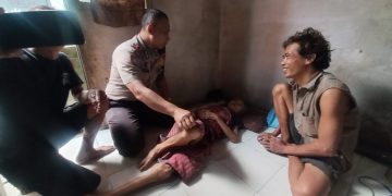 Peduli Kemanusiaan, Bhabinkamtibmas Duri Selatan Datangi dan Beri Bantuan Lansia Sakit Menahun