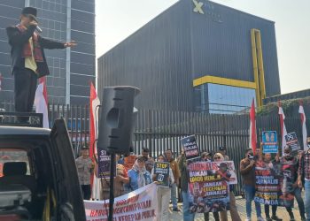 Ratusan Jurnalis Geruduk PERADI, Desak Penindakan terhadap Advokat Iki Dulagin