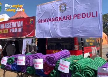 Bhayangkari dan Polda NTT Salurkan Dukungan bagi Pengungsi Gempa di Sikka