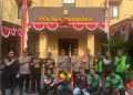 Polsek Tambora Perkuat Sinergitas dengan Ojek Online Lewat Pembagian Sembako Sabuk Kamtibmas