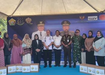 Kejati Sultra Bersama Pemprov dan BAZNAS Gotong Royong Bedah Rumah Warga