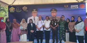 Kejati Sultra Bersama Pemprov dan BAZNAS Gotong Royong Bedah Rumah Warga