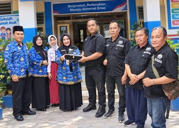 PWI Pokja Kepolisian Jakarta Barat Sambangi SDN 03 Kalideres