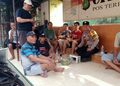 Antisipasi Banjir, Bhabinkamtibmas Grogol Petamburan Ajak Warga Kerja Bakti Bersihkan Drainase
