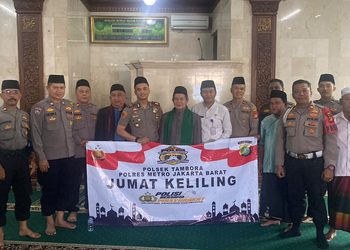 JUMAT KELILING DI MASJID NURUL ISLAM FATAHILLAH, KAPOLSEK TAMBORA AJAK WARGA PERKUAT KAMTIBMAS