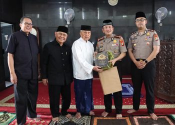 Kapolres Jakbar Jadi Khatib Salat Jumat Keliling, Perkuat Kedekatan Polri dengan Masyarakat