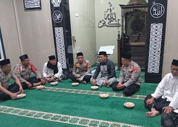 PERKUAT KEDekatan DENGAN WARGA, KAPOLSEK TAMBORA GELAR SALAT SUBUH KELILING DI MASJID AL MAKMUR
