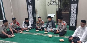 PERKUAT KEDekatan DENGAN WARGA, KAPOLSEK TAMBORA GELAR SALAT SUBUH KELILING DI MASJID AL MAKMUR